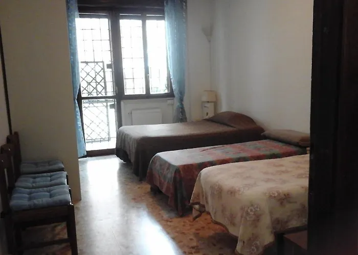 Near Metro' Line - Only Wc In The 15 Minutes To Termini Station 20 To Spagna Square - In The Night Bus Bed & Breakfast Řím